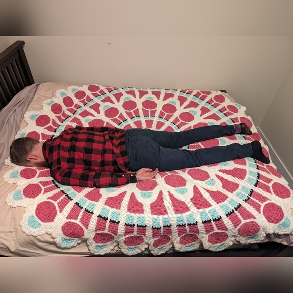 Large Circle Crochet Blanket In Fuchsia White Blue - Picture 2 of 3
